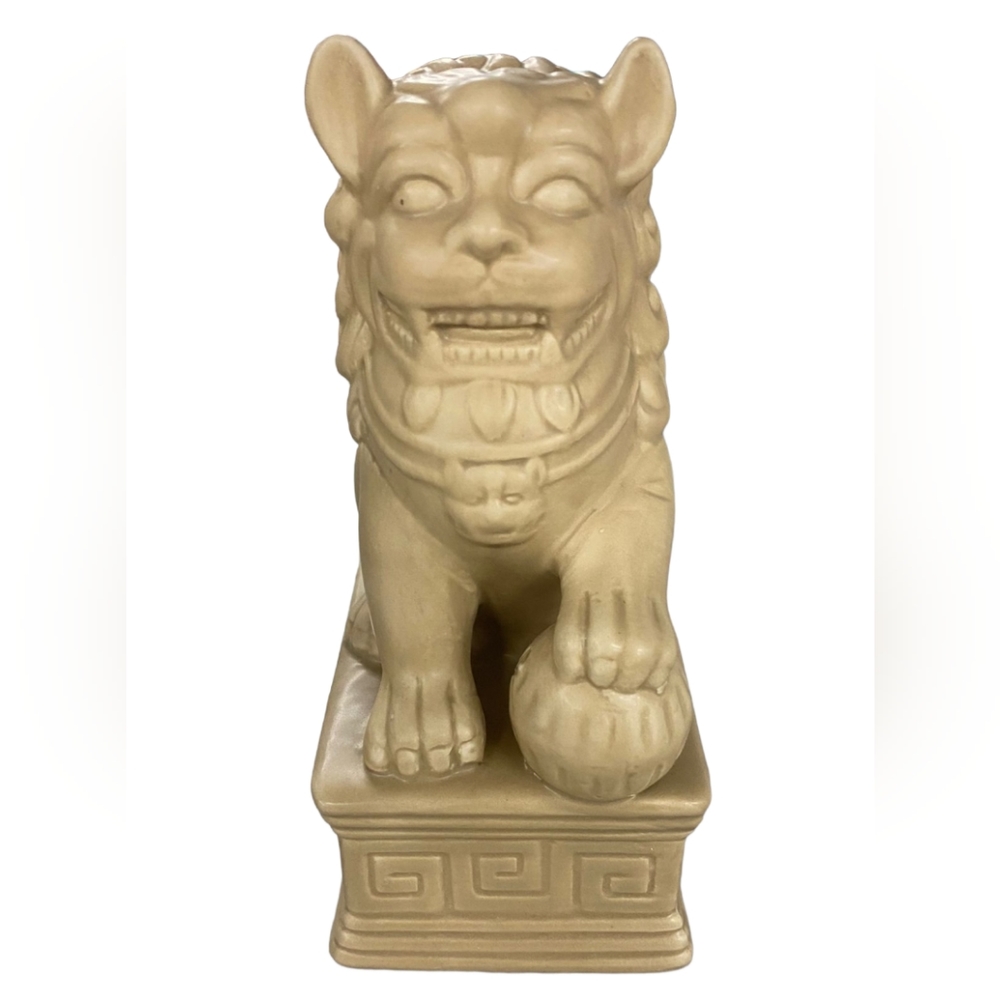 Lion Statue.ñ